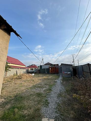 Продажа коттеджей и домов: Продаётся дом на просторном участке площадью 5 соток, идеально — 10