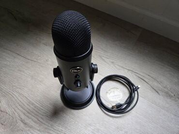 Студийные микрофоны: Микрофон Blue Yeti Blackout edition. Микрофон имеет немного