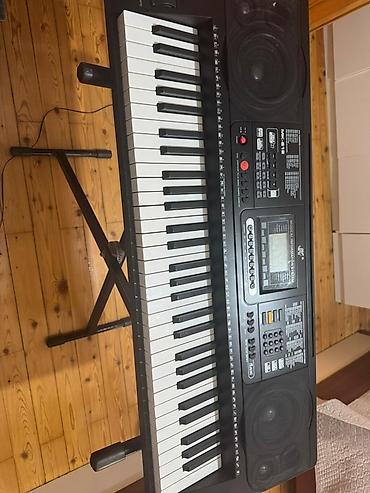 elektron gitara: MK-812 elektron sintezator – 61 tam ölçülü klaviş – Daxili ikili — 3