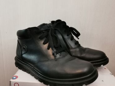 мужские кожаные ботинки: Продаётся детская демисезонная кожаная ботинка Clarks в отличном