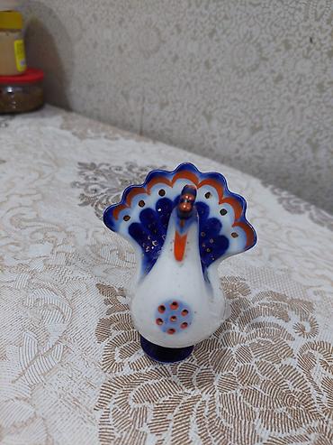 hind qozu: Porşlen tovuz quşu fiqurlu bibər/duz səpən - Material: parlaq sırğa — 1