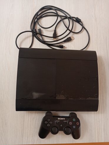 Xbox Series X: Sony PlayStation 3 oyun konsolu, qara rəngdədir və oyun təcrübənizi