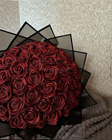 süni guller: Məhsul: Satendən hazırlanmış dekorativ gül buketləri Təsvir: - Yüksək — 1