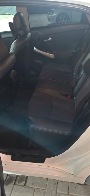 Toyota: Toyota Prius: 2013 г., 1.8 л, Вариатор, Гибрид, Хэтчбэк