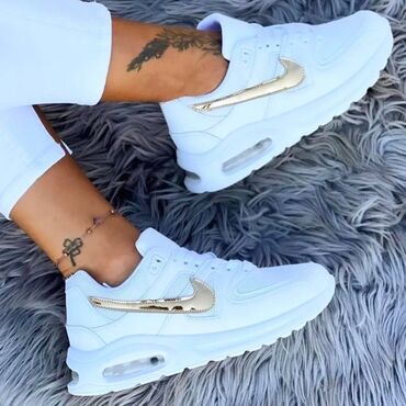 Patike: Nike air max command patike

Novo
Brojevi 36 do 41 — 5