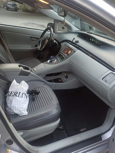 География: Toyota Prius: 1.8 л | 2013 г. Седан