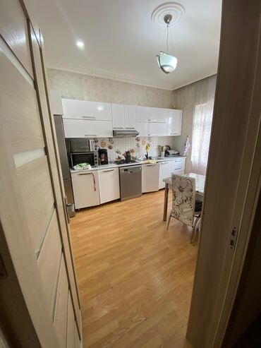 Həyət evləri və villaların satışı: 6 otaqlı, 180 kv. m, Kredit yoxdur, Orta təmir -da lalafo.az — 12 Həyət evləri və villaların satışı: 6 otaqlı, 180 kv. m, Kredit yoxdur, Orta təmir — 12