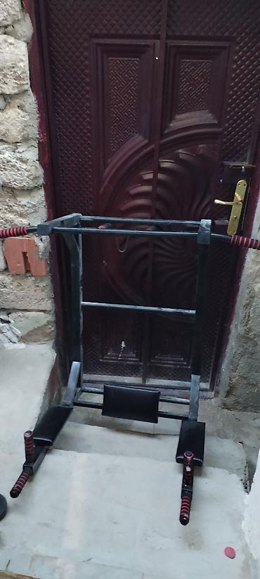 Turnik və dips üçün çoxfunksiyalı idman qurğusu. Möhkəm metal