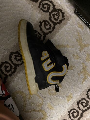 Pencəklər: Qara-sarı rəngli uşaq idman ayaqqabısı - Yüksəkboğaz dizayn - Yan