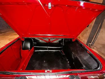 VAZ (LADA): VAZ 2101 (Jiquli) – klassik sedan Xüsusiyyətlər: - Kuzov rəngi — 1