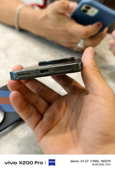 doogee v max plus: Vivo X200 Pro mini, Б/у, 256 ГБ, цвет - Черный, 2 SIM — 4