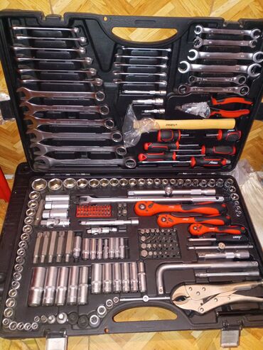 Döşəmə: Peşəkar universal alət dəsti – möhkəm plastik çamadanda tam komplekt