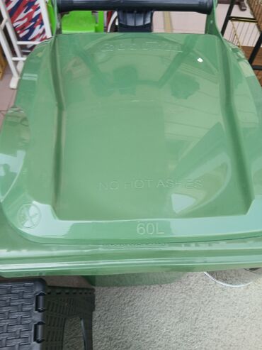 Tullantı qabları: Müxtəlif ölçülərdə və rənglərdə Goodbin zibil qutuları. Bu zibil — 15