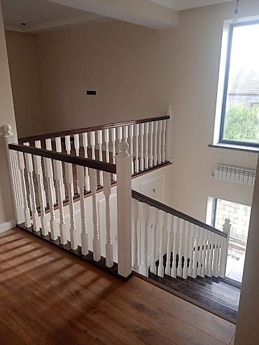 Деревянные лестницы: Деревянная лестница Для дома, Форма лестницы: Г-образная, Стиль: Классический — 11