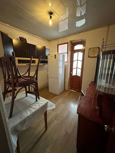 Uzunmüddətli kirayə mənzillər: Mənzil kirayə verilir. 3 otaq. Əmircan qəsəbəsində 5 mərtəbəli evin — 9