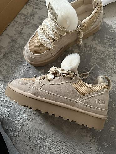 балаклавы летние: Кроссовки, 38, UGG, Новый, цвет - Бежевый, Бесплатная доставка — 2