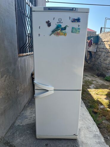 işləmiş soyuducu: İşlənmiş 2 qapılı Indesit Soyuducu Satılır, rəng - Ağ