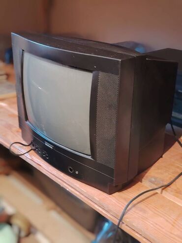 Retro üslublu yerlər üçün idealdır. Televizor işlək vəziyyətdədir