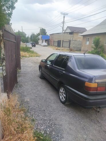 Volkswagen: Volkswagen Vento: 1994 г., 1.8 л, Механика, Газ, Седан