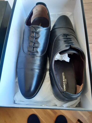 eqa shoes ecemi unvan: 42 razmer, qara ayaqqabı, 300aznə alınıb. 110m satılır