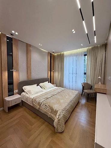 105: 3 комнаты, 105 м², 10 этаж — 8