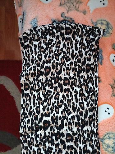 Ostale pantalone: Ženske pantalone sa leopard printom - Širok, ravan kroj nogavica – — 3
