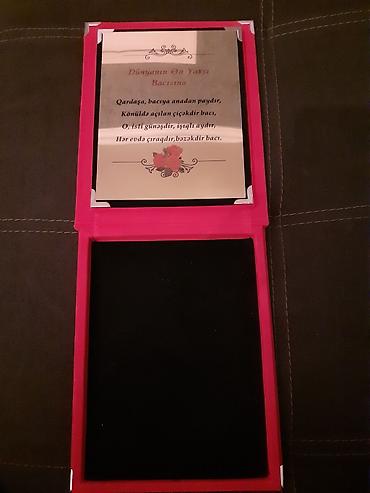 təbrik: Hədiyyə paketi, Yeni, rəng - Qırmızı, Ünvandan götürmə, Ödənişli çatdırılma — 1