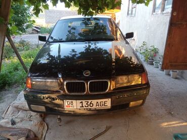 1 komnatnuyu kvartiru: BMW 318: 1993 г., 1.8 л, Механика, Бензин, Седан