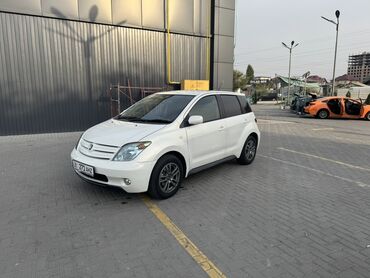 машине арзан: Toyota ist, хэтчбек 5 дверей, белый цвет. Компактный городской