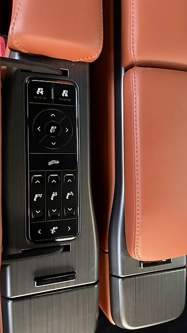 Land Rover: Land Rover : 2023 г., Внедорожник — 12