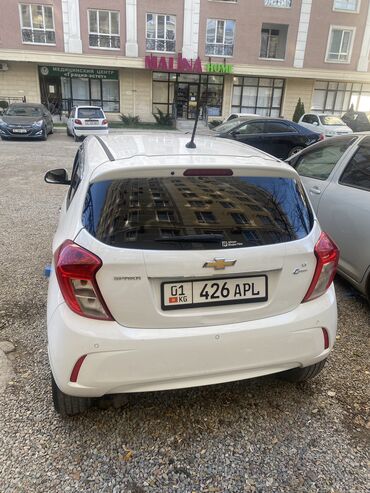 9 ка: Chevrolet Spark: 2017 г., 0.9 л, Автомат, Бензин, Хэтчбэк