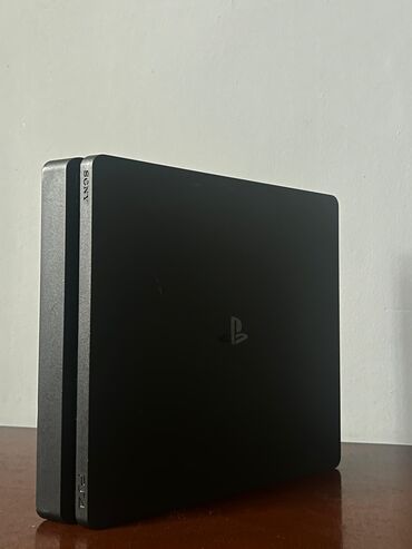 PS4 (Sony Playstation 4): İdeal Sony PlayStation 4 slim 2 pult Qızmır, səssiz işləyir. Hesabnda