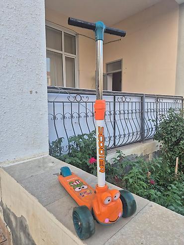 isotto rol: Uşaq skuterı – 3 təkərli, sükanla idarə olunan model. - Rəng: narıncı — 1