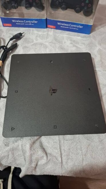 PS4 (Sony Playstation 4): Ideal ps 4 slım satılıır 1tb yaddası var ustunde sunur ve 2 pult — 5