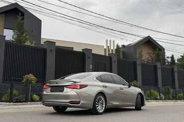 электронный машине: Lexus ES: 2019 г., 2.5 л, Гибрид, Седан