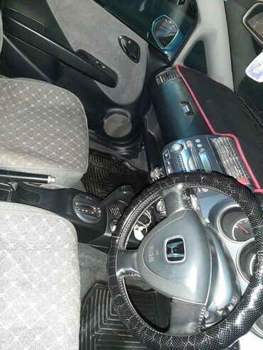 Honda: Honda Fit: 2002 г., 1.3 л, Бензин, Хэтчбэк — 9