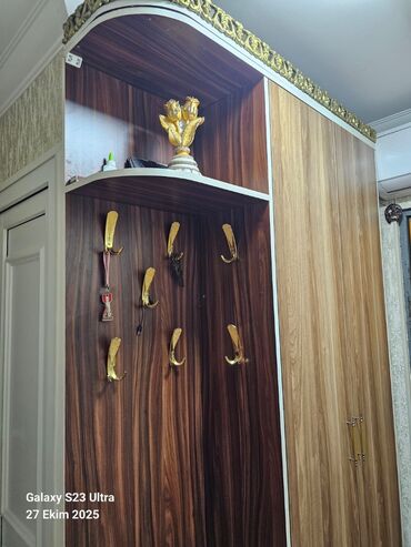 Restoran mebeli: İşlənmiş, Açılan, 3 qapılı Düz dolab, Dəhliz dolabı lalafo.az -da Restoran mebeli: İşlənmiş, Açılan, 3 qapılı Düz dolab, Dəhliz dolabı