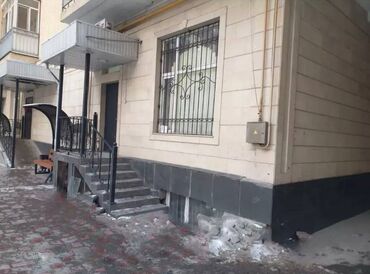 салон на продажу: Продаю Маникюрный салон 40 м², 2 комнаты, С ремонтом, Без оборудования, Многоэтажное жилое здание