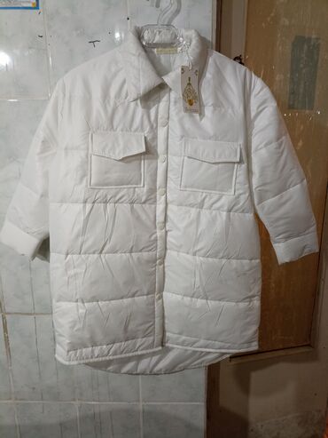 оптом куртка: Женская куртка S (EU 36), M (EU 38), цвет - Бежевый