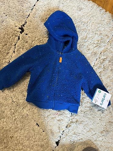 Üst geyimləri: Carter’s firmasinin uşaq kapüşonlu fleece jaketi
6 ay, yeni, etiketli — 1