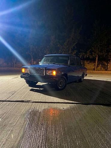 bmw maşını: VAZ 2107, dördqapılı sedan, tünd mavi rəng. - Kuzov: klassik “07” — 7