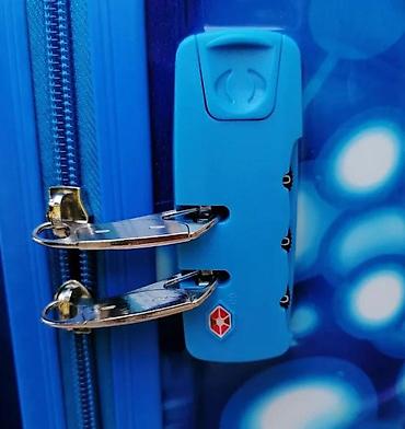 Rančevi, torbe i koferi: Dečiji putni kofer sa upečatljivim dizajnom crtanog junaka. Kofer je — 7