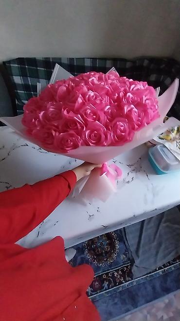 Товары для праздников: Букет сделано из атласных лент, количество 45 роза — 2