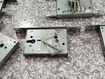 qapi ucun vinil: Məhsul: Daxili qapı üçün metal gövdəli mortiz (gömülü) kilid mexanizmi