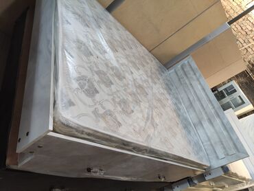 Двуспальные кровати: Новая двуспальная кровать с ящиками с матрасом Размер 1.5*2 — 9