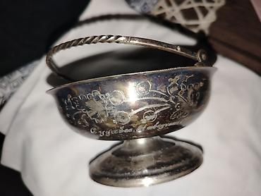 Gümüşü rəngli metal vaz/kiçik qab – əl işi oymalarla - Material