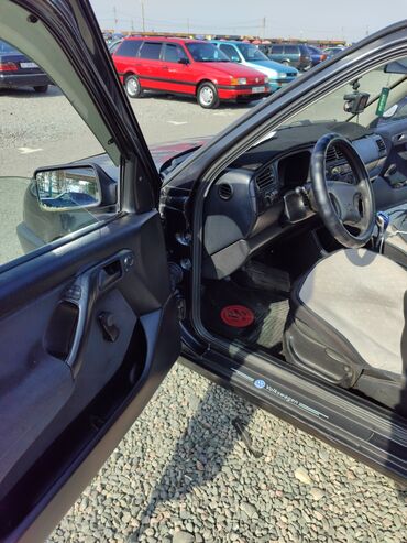 амортизатор субару аутбек: Volkswagen Golf: 1992 г., 1.8 л, Механика, Бензин, Хэтчбэк