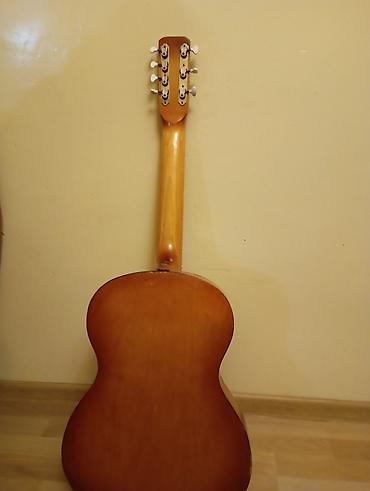 gitara balaca: 1982 cı ilin SSRİ gitarası çanağında tük nazilikliyində çat var bəzi — 2