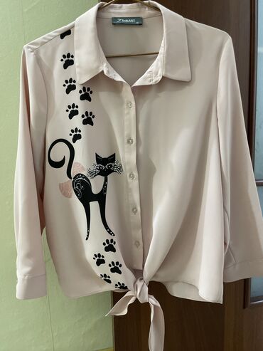 для девушек кофта: Блузка 🇹🇷 фирма KoKART 
Состояние как новые одета только два раза…