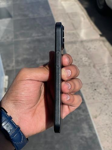 Apple iPhone: IPhone 15, 128 GB, Qara, Face ID — 8